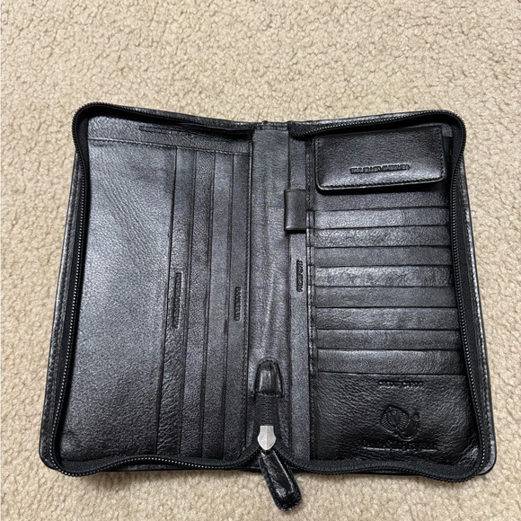 Stingray Passport holder wallet - Picture 4 of 6